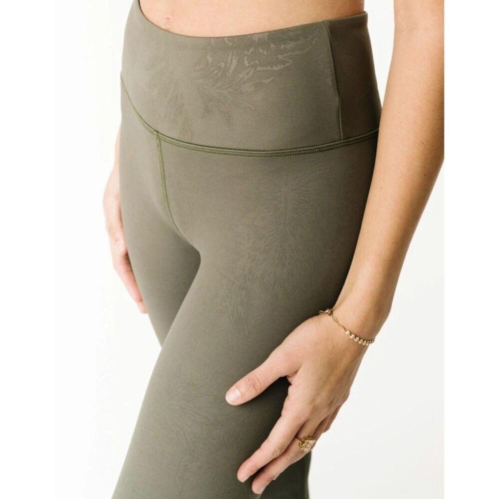 Zyia Forest Foliage Light n Tight Hi-Rise 7/8 Leggings, Size 8-10 (C7)